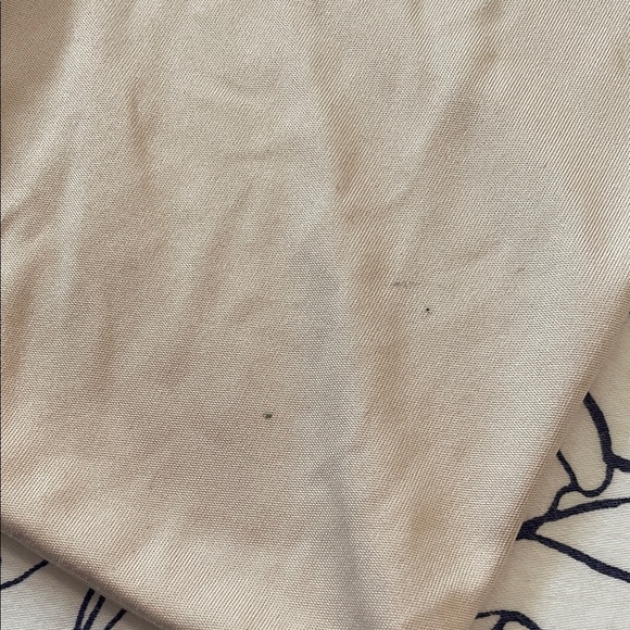 Tory Burch Cream with gold accents Oversized Sunglasses with case & cloth - Picture 15 of 15